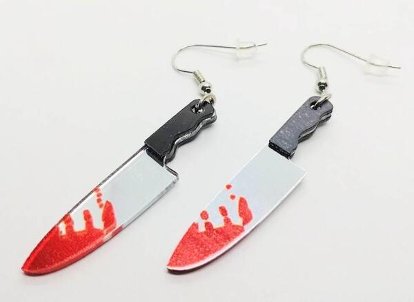 送料無料! アクリル ナイフ 血 ホラー ピアス 両耳用 ストリート ロック ゴスロリ ネオスマ