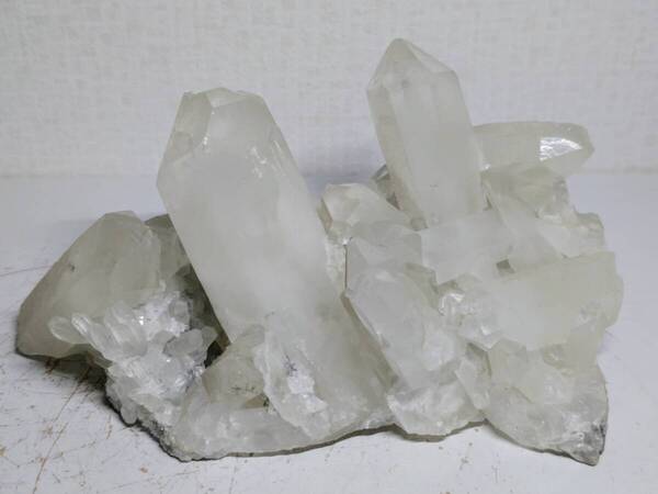 【水晶】◆1.9kg◆ 水晶 クォーツ 原石 鑑賞石 自然石 天然石 鉱石 鉱物 水石 宝石 ジュエリー 置物 インテリア