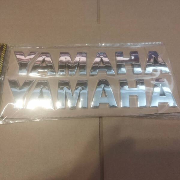 【ゆうパケット送料込】YAMAHA(ヤマハ) 3Dエンブレム 2枚組 メッキシルバー 横18.2cm×縦8.8cm×厚さ4mm ②