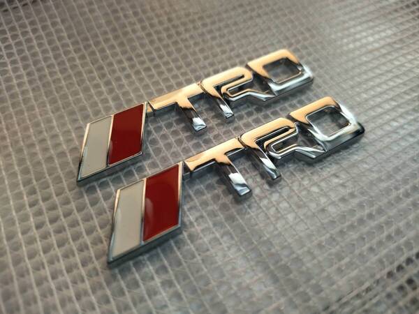 【ゆうパケット送料込】TRD ミニエンブレム(横6.5cm縦1.5cm) 2枚組 メッキシルバー ⑥ ミニサイズ