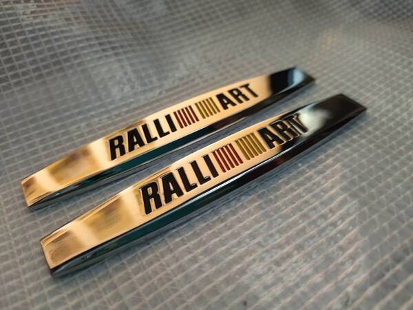 【ゆうパケット送料込】RALLIART エンブレムプレート 縦2cm×横10cm×厚5mm 2枚組 ① ラリーアート 三菱