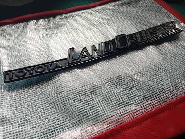 【ゆうパケット送料込】TOYOTA LAND CRUISER(トヨタ ランドクルーザー) 3Dエンブレム オールブラック レトロエンブレム