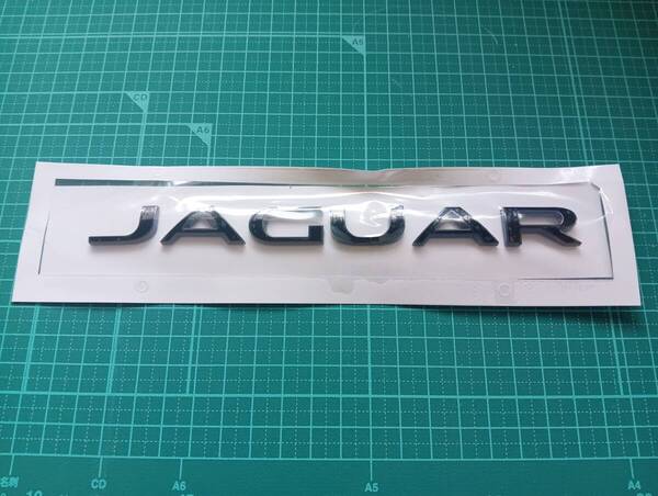 【ゆうパケット送料込】JAGUAR(ジャガー) 3Dエンブレム グロッシーブラック(艶あり) 横18cm×縦1.7cm×厚さ4mm ⑥
