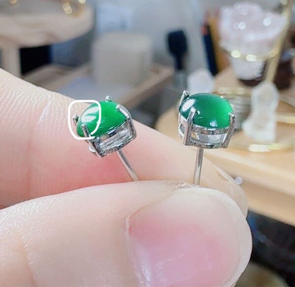 R2M-0131訳あり 天然本翡翠《本物保証》 緑 翡翠 ピアス5.5mm 一点物 魔除け 昇進 成功 風水 金運 財運 幸運 幸福 縁起物