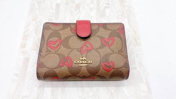 COACH コーチ 二つ折り財布 ハート 超美品 中古 送料無料