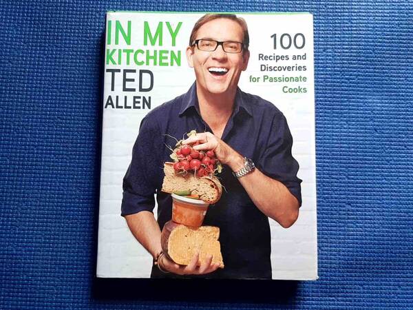 洋書 Ted Allen In My Kitchen: 100 Recipes and Discoveries for Passionate Cooks テッド・アレン 私のキッチン 100のレシピと発見