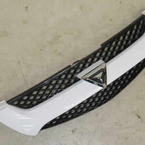 全国送料無料!結構キレイ!AZT241Wカルディナ前期純正フロントグリル程度良中古品 53101-21030 53111-21090 ホワイト ZZT241Wにも!