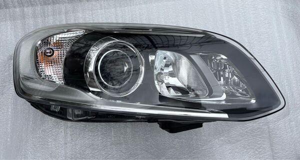 ボルボ XC60 右 ヘッドライト
