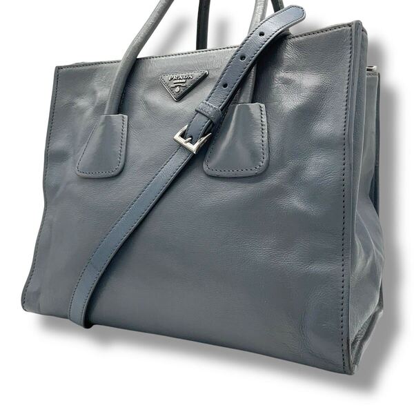 【美品】プラダ PRADA ハンドバッグ 2way レザー 三角ロゴプレート ショルダーバッグ A4 トートバッグ シルバー金具