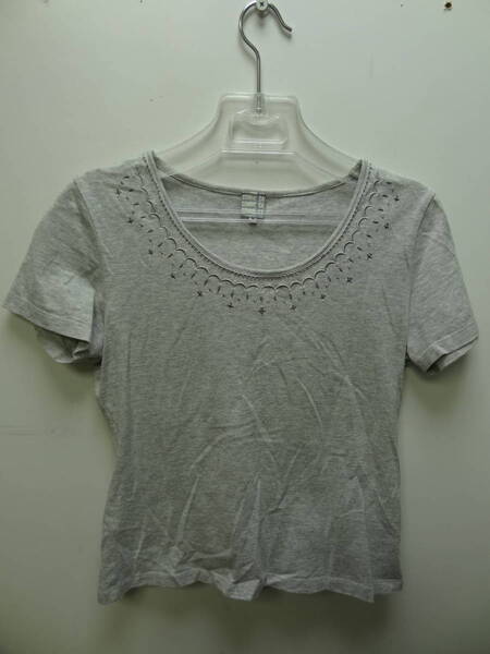 全国送料無料 コムサ COMME CA レディース ライトグレー色 半袖 襟首刺入りTシャツ サイズ 9号(158cm前後/S)