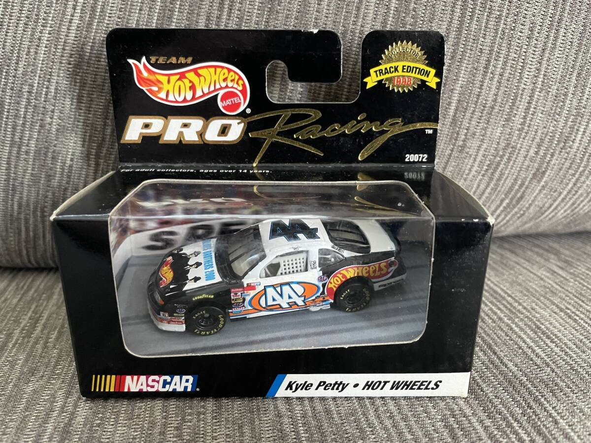 ホットウィール ナスカー PETTY RACING ファーザーズデイ