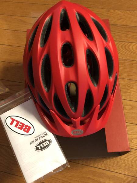 送料無料★2025年☆USA国内限定★BELL★自転車用ヘルメット☆ツヤ消し赤★新品☆大人用フリーサイズ★★