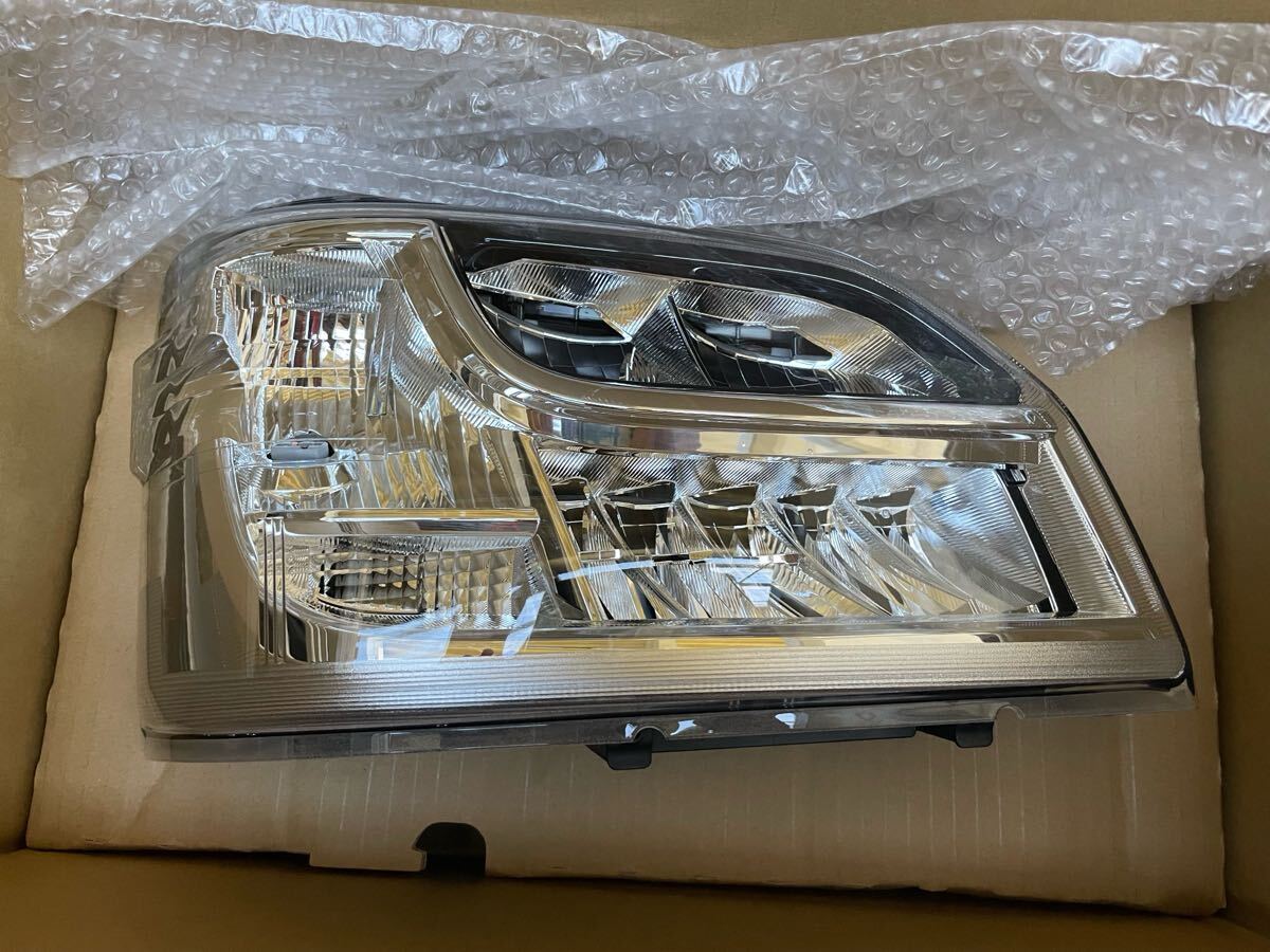 S510P ハイゼットトラック　右側ヘッドライト　純正品番81130-B5150 S510P ハイゼットトラック 右側ヘッドライト 純正品番81130