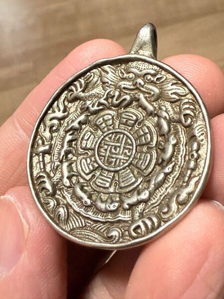 時代物 オールドチベット仏教 古銅製 九宮八卦 お守り 懐中仏 送料無料