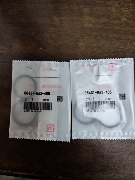 NS400R NC19 リアブレーキ ピストンシールセット新品 1台分 キャリパー 新品 43109-MA3-006 43209-MA3-006 06431-MA3-405