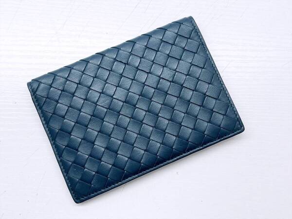 美品 Bottega Veneta ボッテガヴェネタ イントレチャート パスポートケース 手帳カバー カードケース ブルー系
