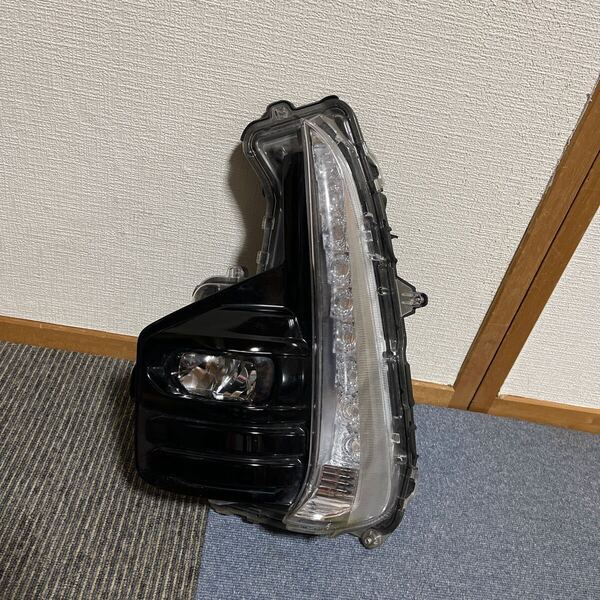 プリウスPHV フォグランプ 左 ZVW52 GR 送料込み 即決 ターンシグナルランプ