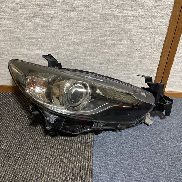 アテンザ/ワゴン GJ系 前期 右ヘッドライト 純正 HID 送料込み 即決 印象フ