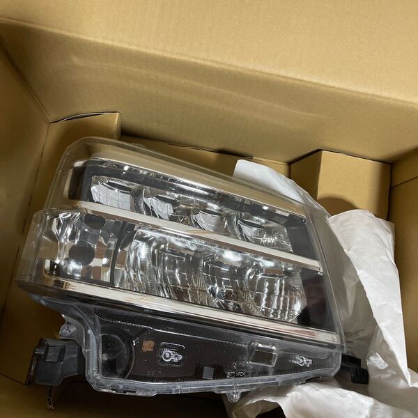 ダイハツ ハイゼット S700V/S710V 純正 ヘッドランプ 右 LED 刻印エR 送料込み 即決 点灯済