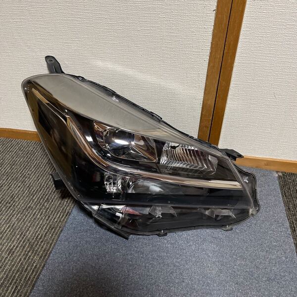 トヨタ 純正 KSP130 ヴィッツ 中期 LED ヘッドライト KOITO コイト 52-270 印象 J1 送料込み 即決 右側 点灯済