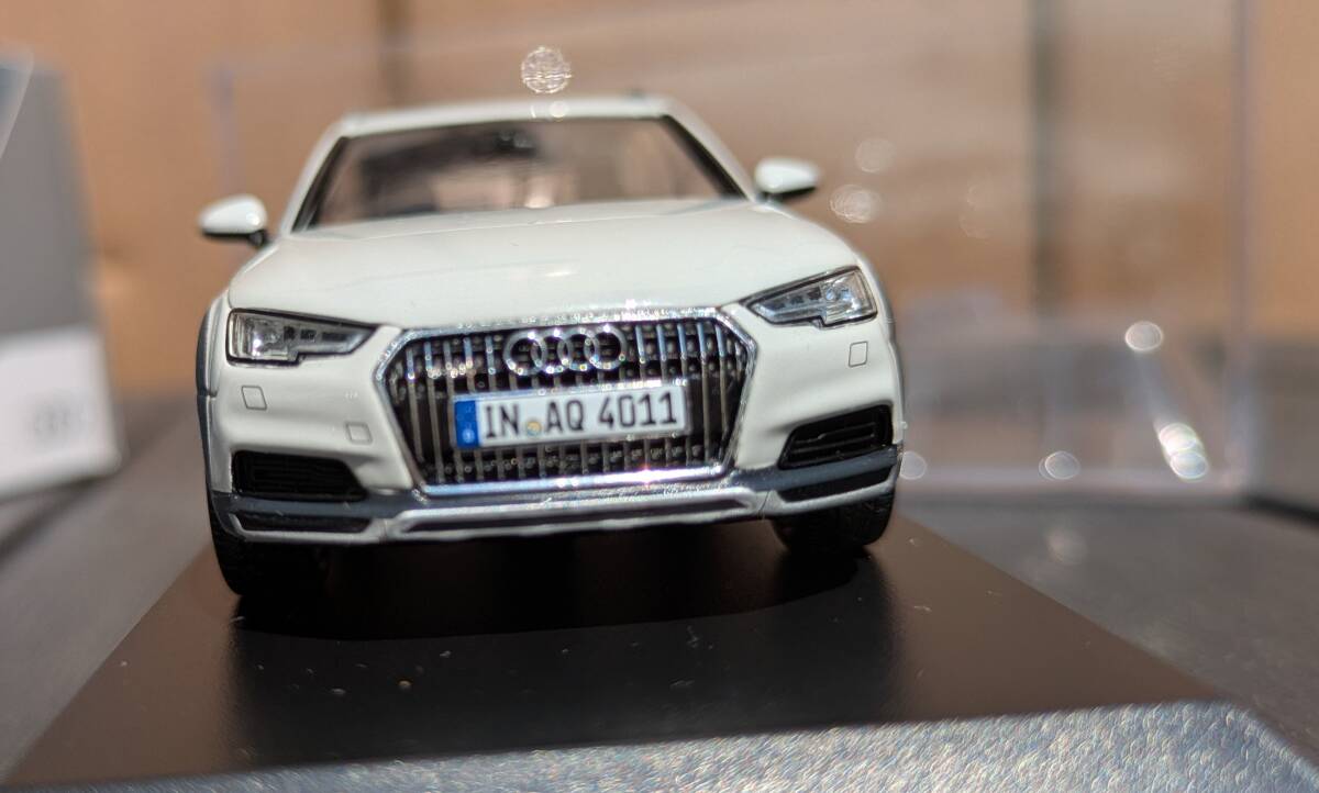 Amazon | ミニカー 1/43 アウディ A4 オールロードクワトロ
