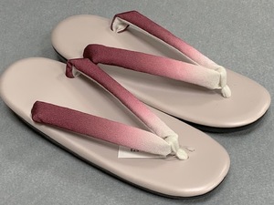 Всего 2 пары этих редких и модных уретановых дзори размера LL с киноварно-красными носами из крапа.