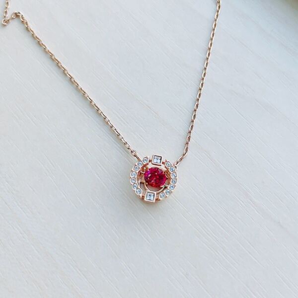 SWAROVSKI スワロフスキー 美品 正規品 アクセサリー ジュエリー ネックレス ゴールド ルビーカラー ストーン