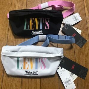 新品 タグ付き ジーンズでおなじみ リーバイス ウエストポーチ 黒 白 ポシェット 2点セット