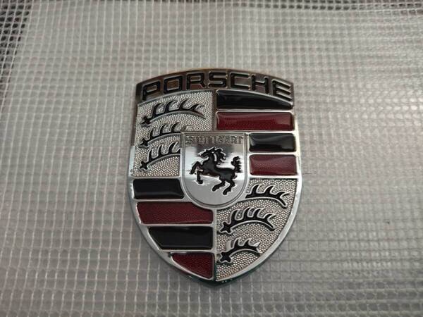 【ゆうパケット送料込】PORSCHE(ポルシェ) 3Dエンブレム(両面テープ付) シルバー 縦6.8cm×横5.2cm 金属製