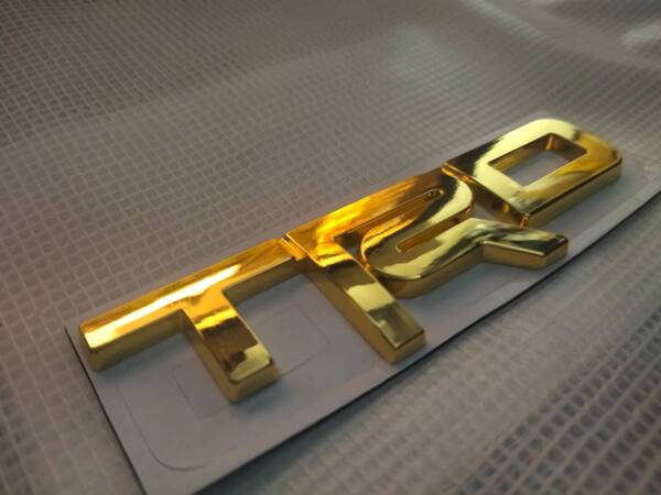 【ゆうパケット送料込】TRD(トヨタテクノクラフト) 3Dエンブレム 両面テープ ゴールド 金属製 トヨタ 新型