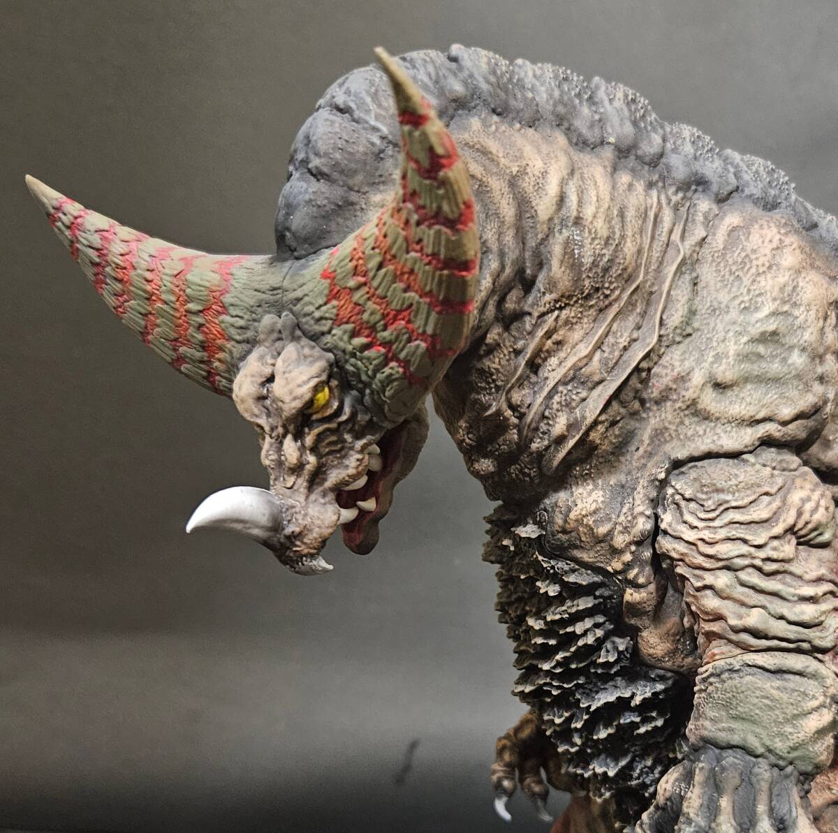 Yahoo!オークション - ウルトラ怪獣シリーズ パワードゴモラ