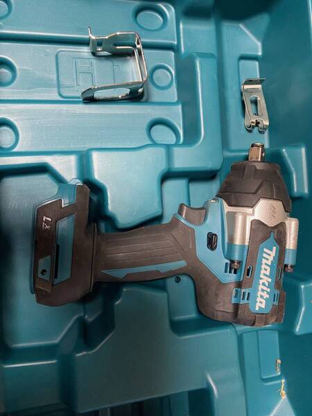 マキタ Makita 充電式インパクトレンチ 18V6Ah TW700DRGX ケース付き 充電器 バッテリー 無し
