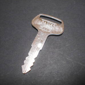 複製品 コマツ 小松 KOMATU 100.615.626.637.648.659.660番 マスターキー 鍵 建設機械 ユンボ ブルドーザー グレーダー 諸岡 発電機等