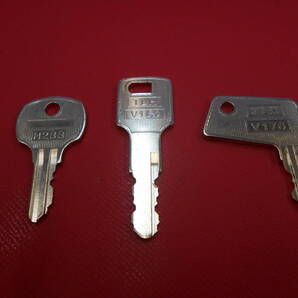 複製品 コピーキー IDEC【3本組】高所作業車の鍵 idec 0番 V00 24401 用 合鍵 三種 各一本 計三本での出品 idec 0 注※純正キーにあらず!