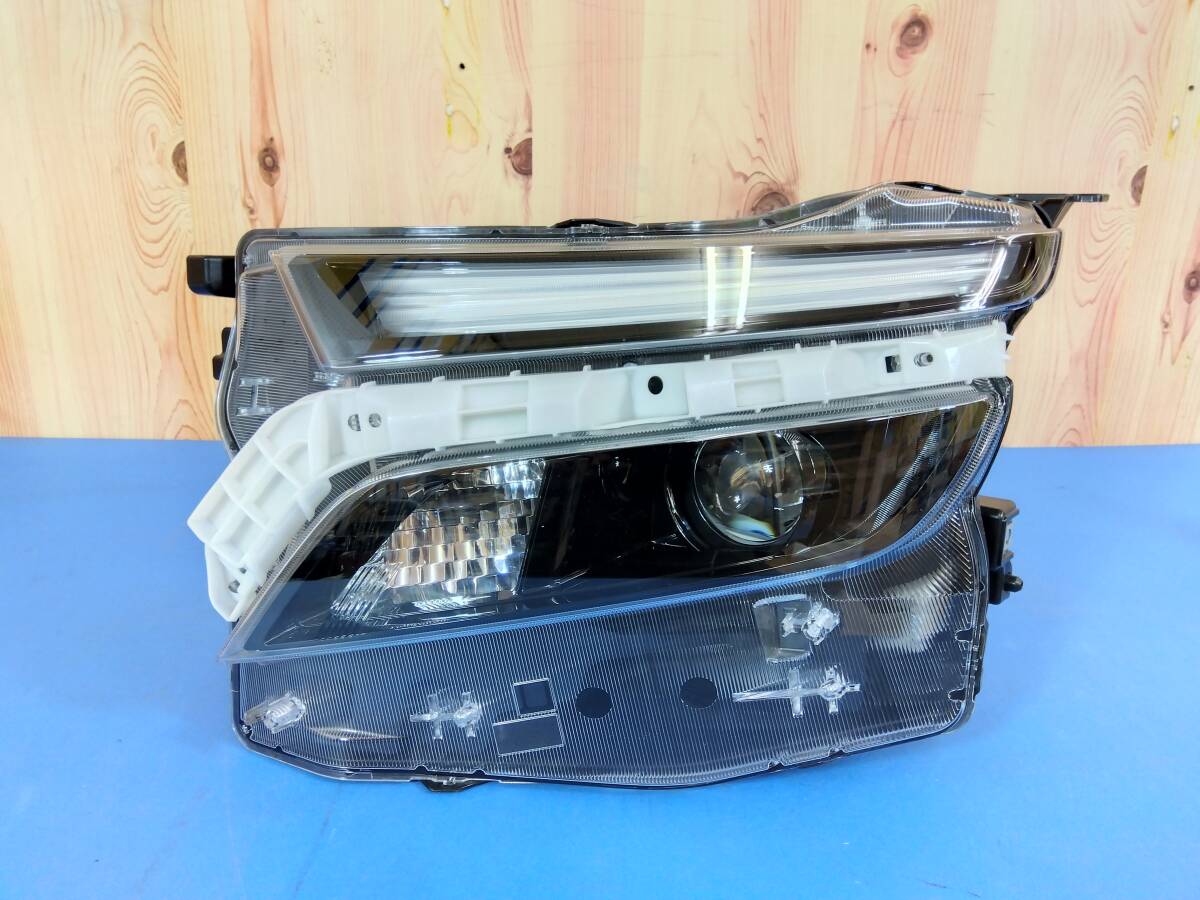 送料込 即決 ソリオ MA37S 純正 LED 右 ヘッドライト ランプ