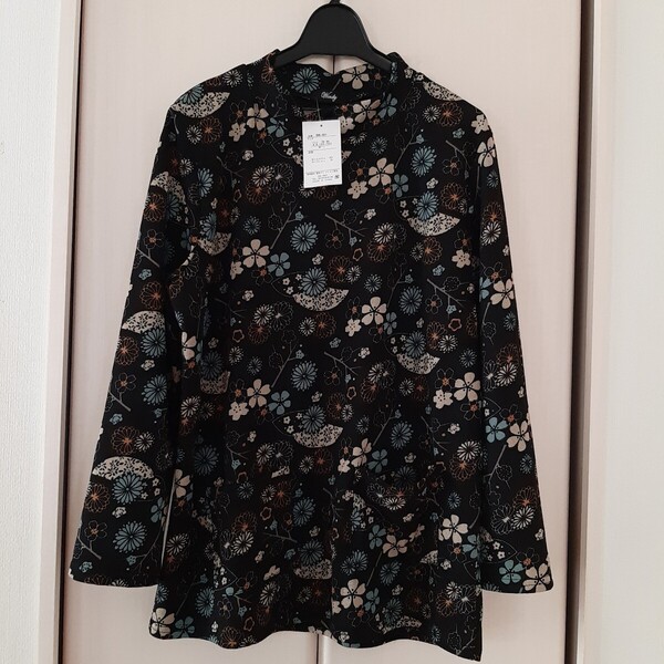 新品【M~Lサイズ】Wendy 関西ファッション連合 レディース ミセス 長袖カットソー ハイネック ポケット付き 501 花柄 黒
