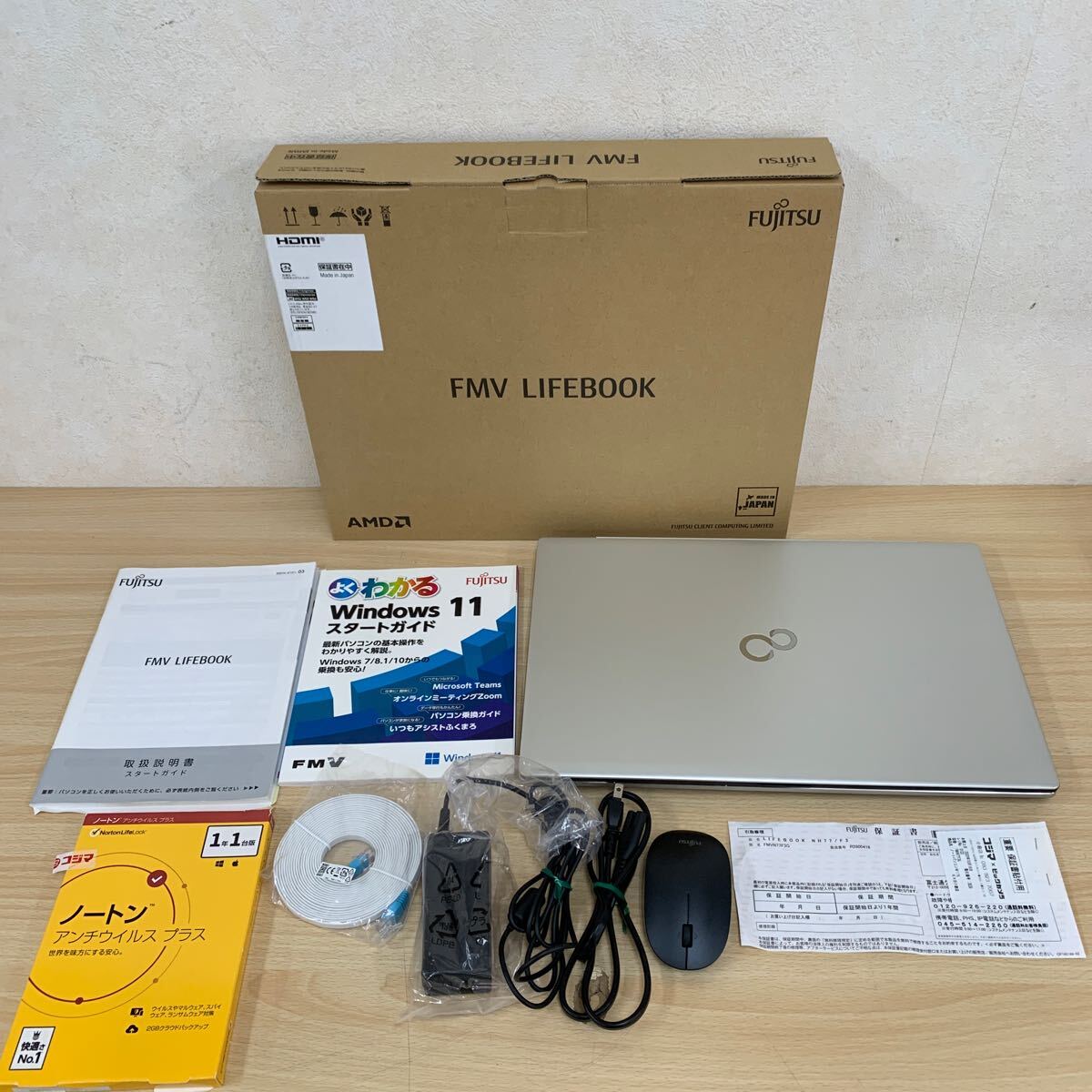 美品！ハイスペック富士通 LIFEBOOK NH77/F3 美品ノートパソコン FMV LIFEBOOK NH77/F3 FMVN77F3B [ブライトブラック]の製品画像