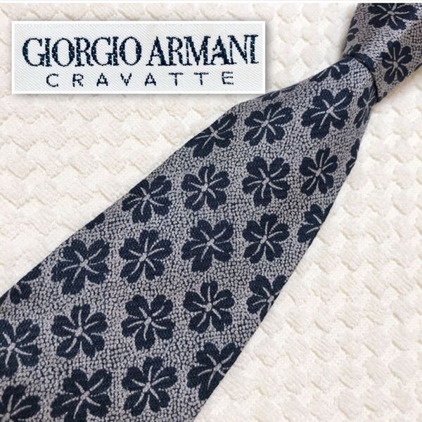 ■美品■GIORGIO ARMANI ジョルジオアルマーニ ネクタイ 花柄 フラワー 総柄 シルク100% イタリア製 シルバーグレー×ネイビー
