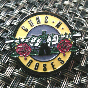 《黄円GR二丁拳銃薔薇》音魂■新品『ガンズ・アンド・ローゼズ』 ■Guns・N・ROSES ミュージック 音楽■金属 ピンバッジ バッチ