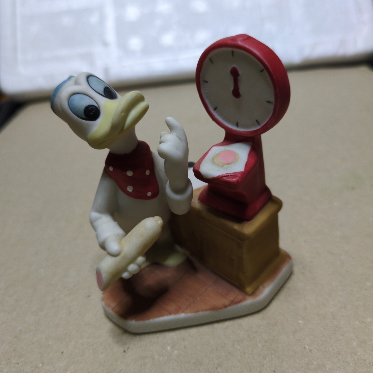 EUR Disney 1885年アンティークドナルドダッグ陶器オブジェ