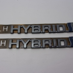 7トレジャー 【 HYBRID 】 トヨタ 220系 クラウン (RS ハイブリッド 2500cc) プラチナ ブラック エンブレム HYBRID文字(左右セット)