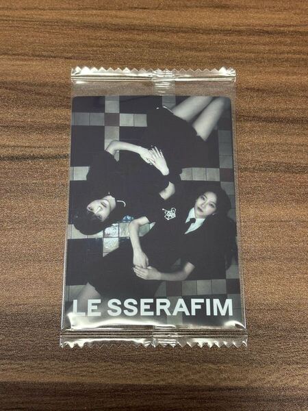 LE SSERAFIM ツインウエハース CRAZY シール N09