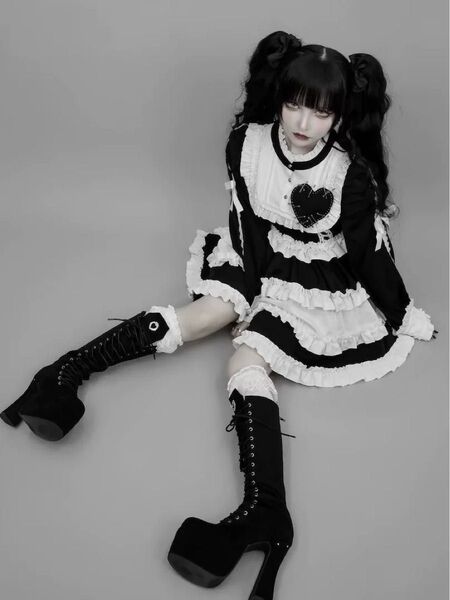 DimMoire フリルに埋もれて見る悪夢ドレス