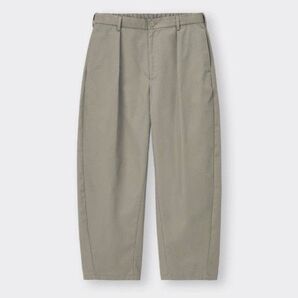 試着のみ カーブタックパンツ GU