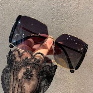 ブラック UV400レディースサングラス女性 海プール アウトドア 黒 韓国日差し対策