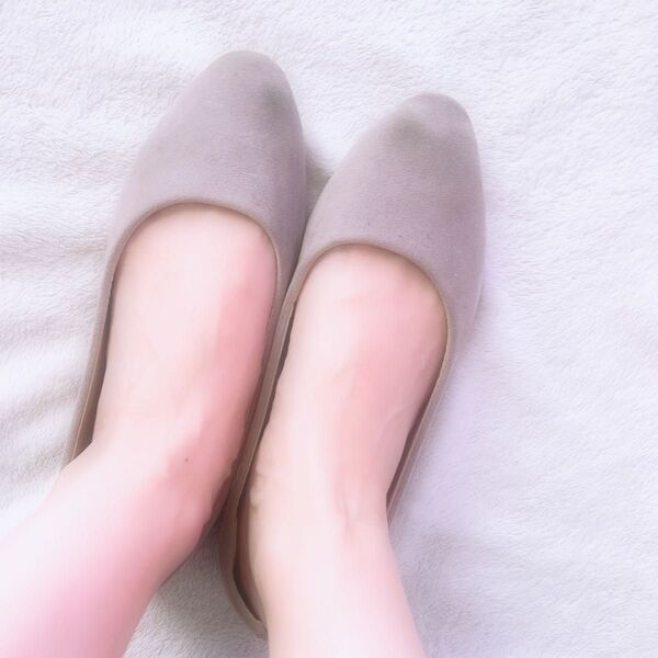 グレージュ ぺたんこ靴