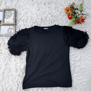 GU ジーユー デザインTシャツ(S)黒/レース/丸首/花柄