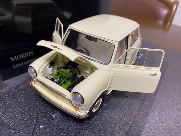 京商 1/18 モーリス ミニ Mk.1 1959 (オールドイングリッシュホワイト) KS08964W ミニクーパー