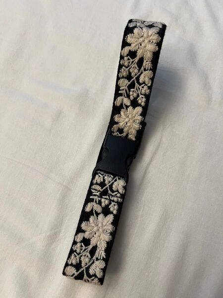 新品未使用 抱っこ紐 まとめ紐 刺繍 アーティーポッペ