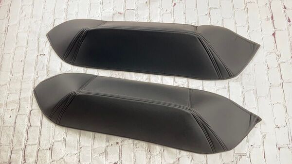 NV350 キャラバン E26 DX タイヤハウスカバー タイヤハウス ブラックレザー 無地 新品